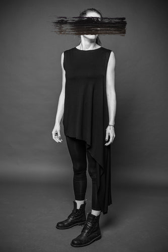 Sleeveless asymmetric shirt